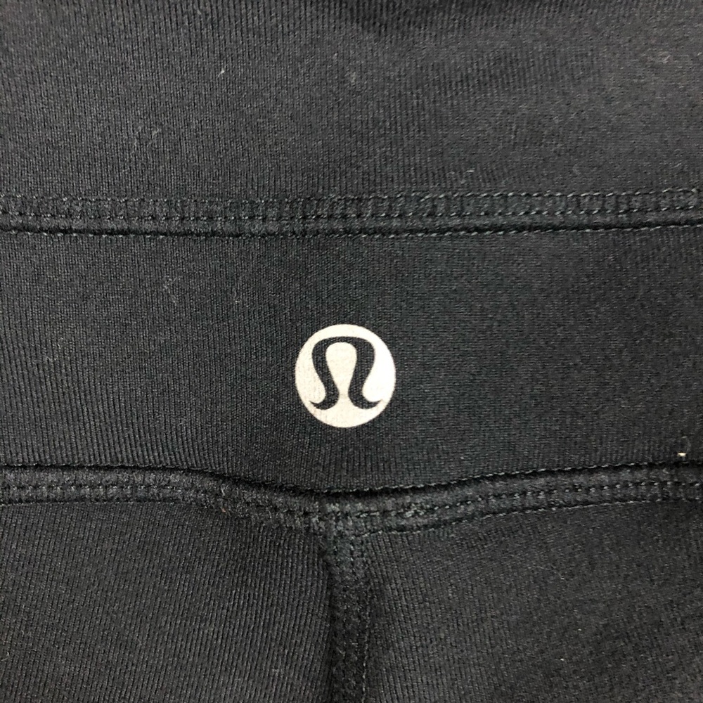 Lululemon Groove Crop in Black Size 6 Women's - Picture 3 of 6